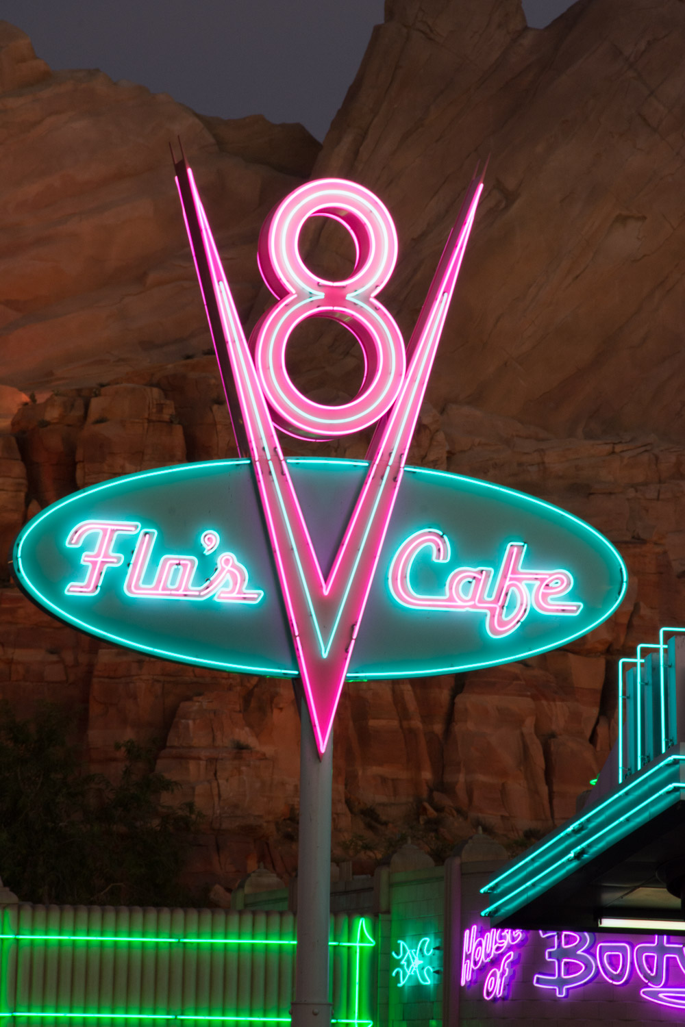 Flo's V8 Cafe sign